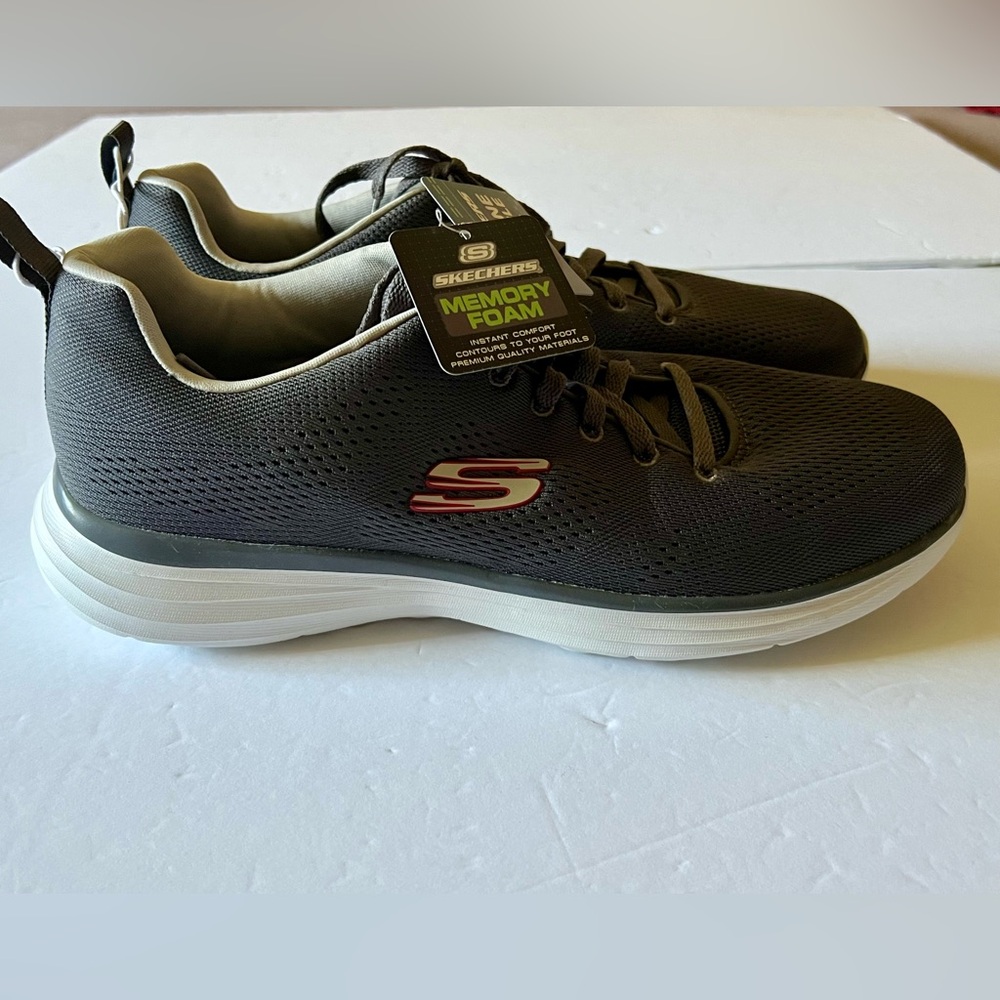 NWT Men’s Skechers Memory Foam Size 10 1/2 Charcoal Grey Color Machine Washable